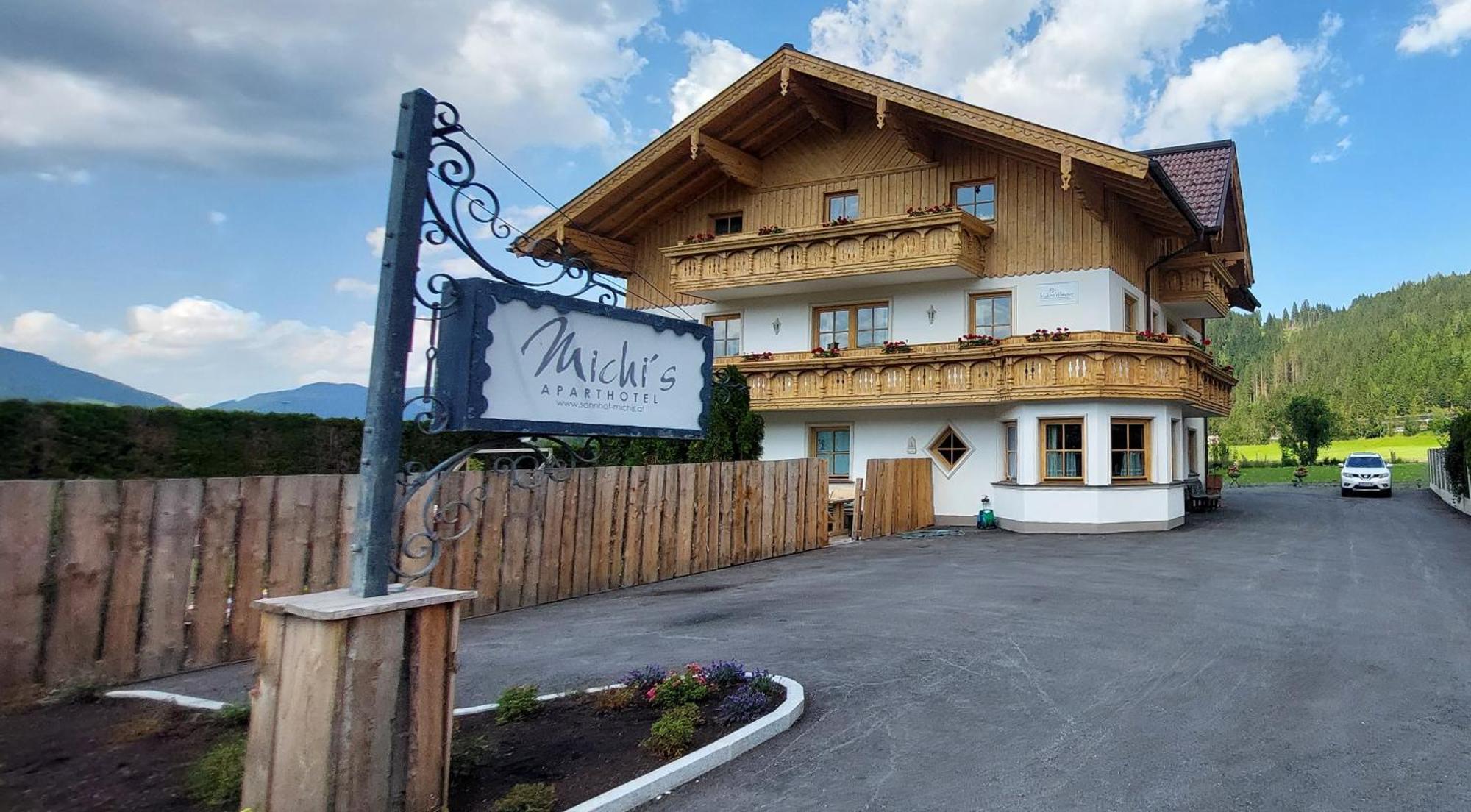 Michis Aparthotel Flachau Exterior foto